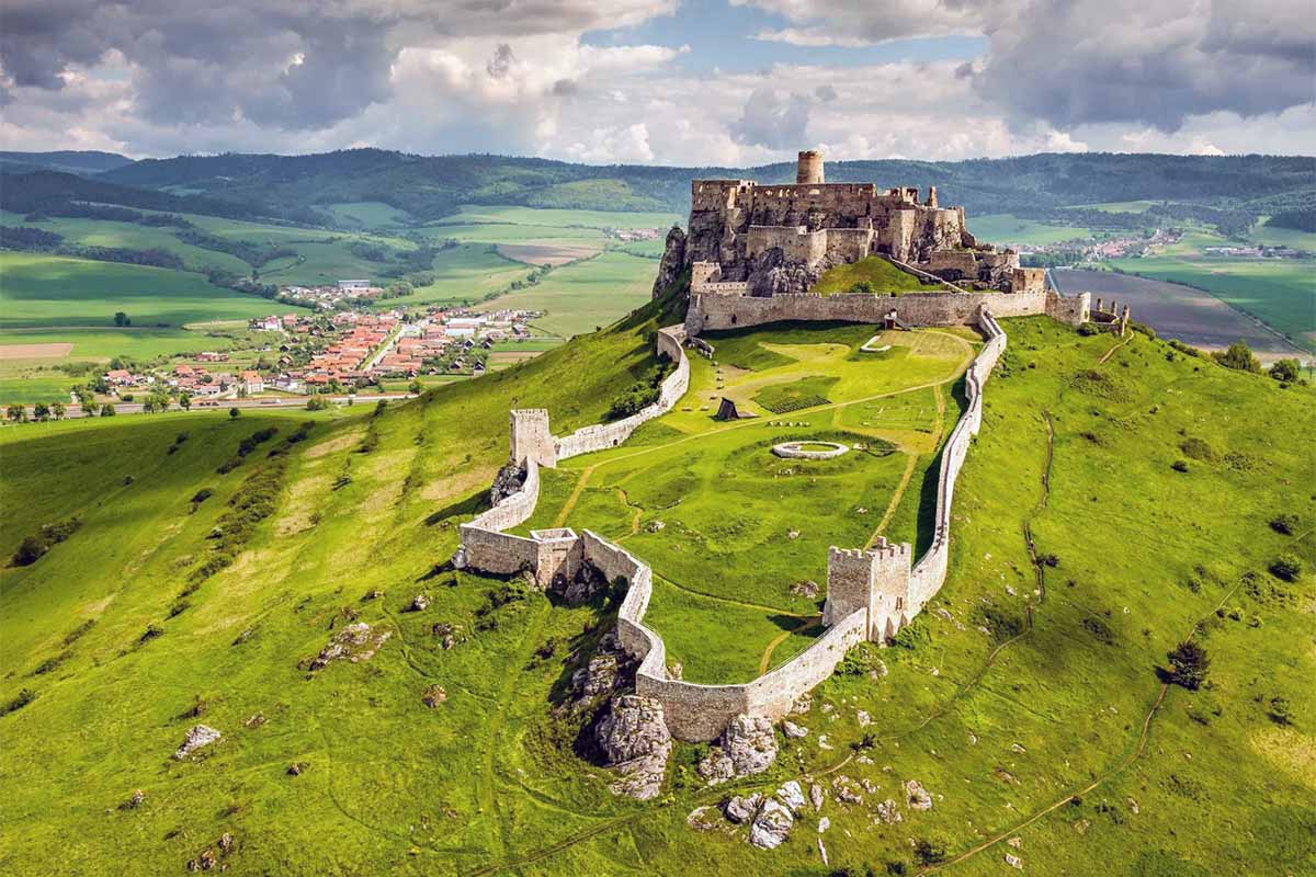 Spišský hrad – rozsiahly hradný komplex UNESCO na Spiši